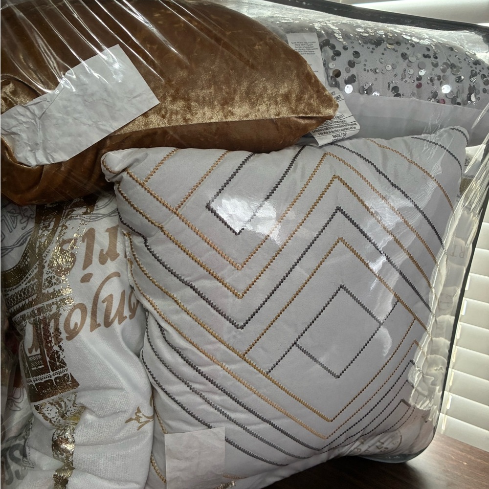 Paris comforter set - Picture 4 of 16